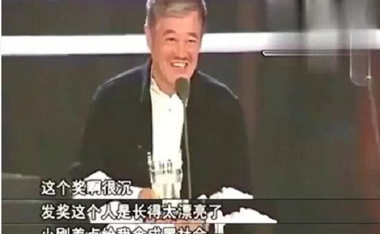 十问崔永元怎么回事（赵本山当众扇冯小刚耳光）