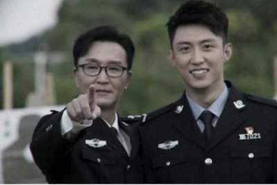 ​《破冰行动》中的林小力，和黄景瑜二度合作，还被观众说像千玺