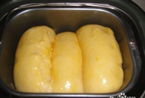 面包表面刷什么才油亮 面包表面刷蛋液简单说明