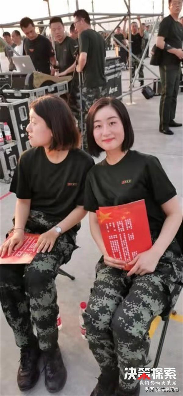 国庆70周年阅兵女兵方队名单组图 河南新蔡一朵花靓丽女兵方队(6)