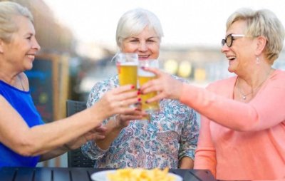 不去养老院,不麻烦儿女,五种新型养老模式,你喜欢哪种?