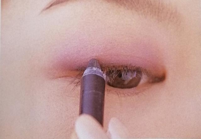 眼部化妆技巧有哪些(掌握眼部化妆技巧)(3)