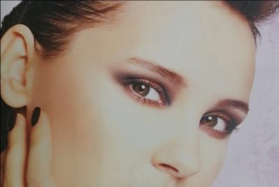 眼部化妆技巧有哪些(掌握眼部化妆技巧)