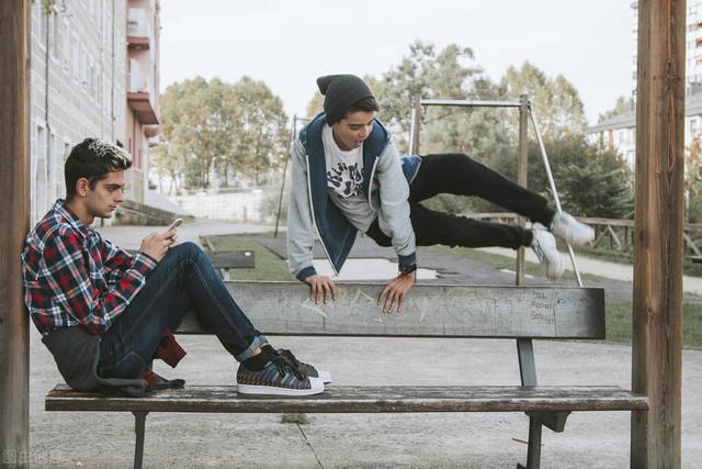 少儿跑酷训练动作（少儿跑酷只是为了找回我们的自然属性）(3)