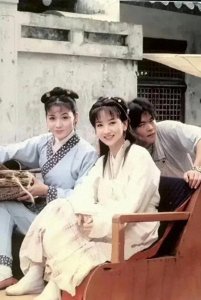 ​赵雅芝年轻时美貌曝光，眉目含情不输当红小花，气质更胜一筹！