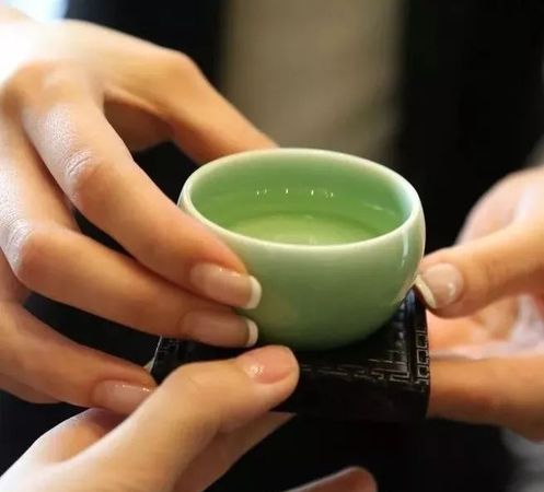 给领导倒水注意事项