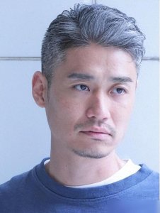 ​为什么我劝男人：别把白发染黑？看完3组对比图，就懂了