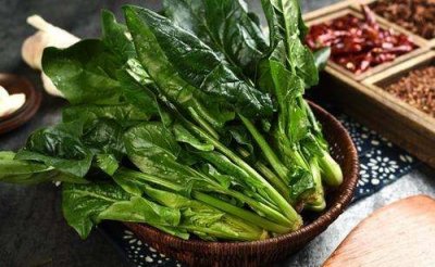 吃菠菜有什么好处,吃菠菜对身体有什么好处和坏处