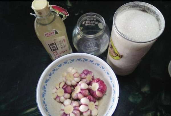 泡蒜怎么做又脆又好吃,泡蒜怎么做又脆又好吃麻辣图5