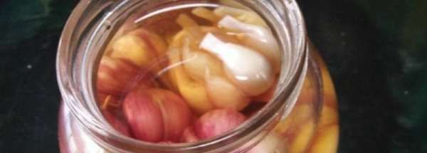 泡蒜怎么做又脆又好吃,泡蒜怎么做又脆又好吃麻辣图1