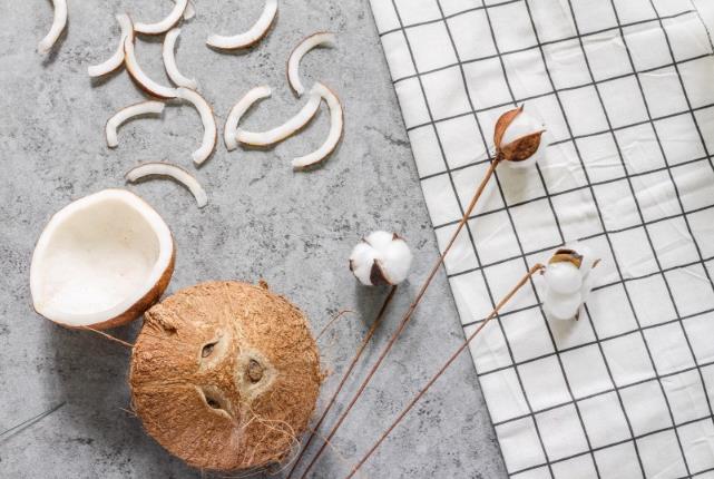 青椰子和老椰子的区别 青椰子和白椰子有什么区别 青椰子和老椰子的区别 青椰子和白椰子有什么区别