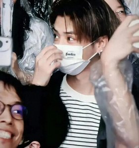 《关晓彤与鹿晗:八年恋爱长跑的别样爱情故事》