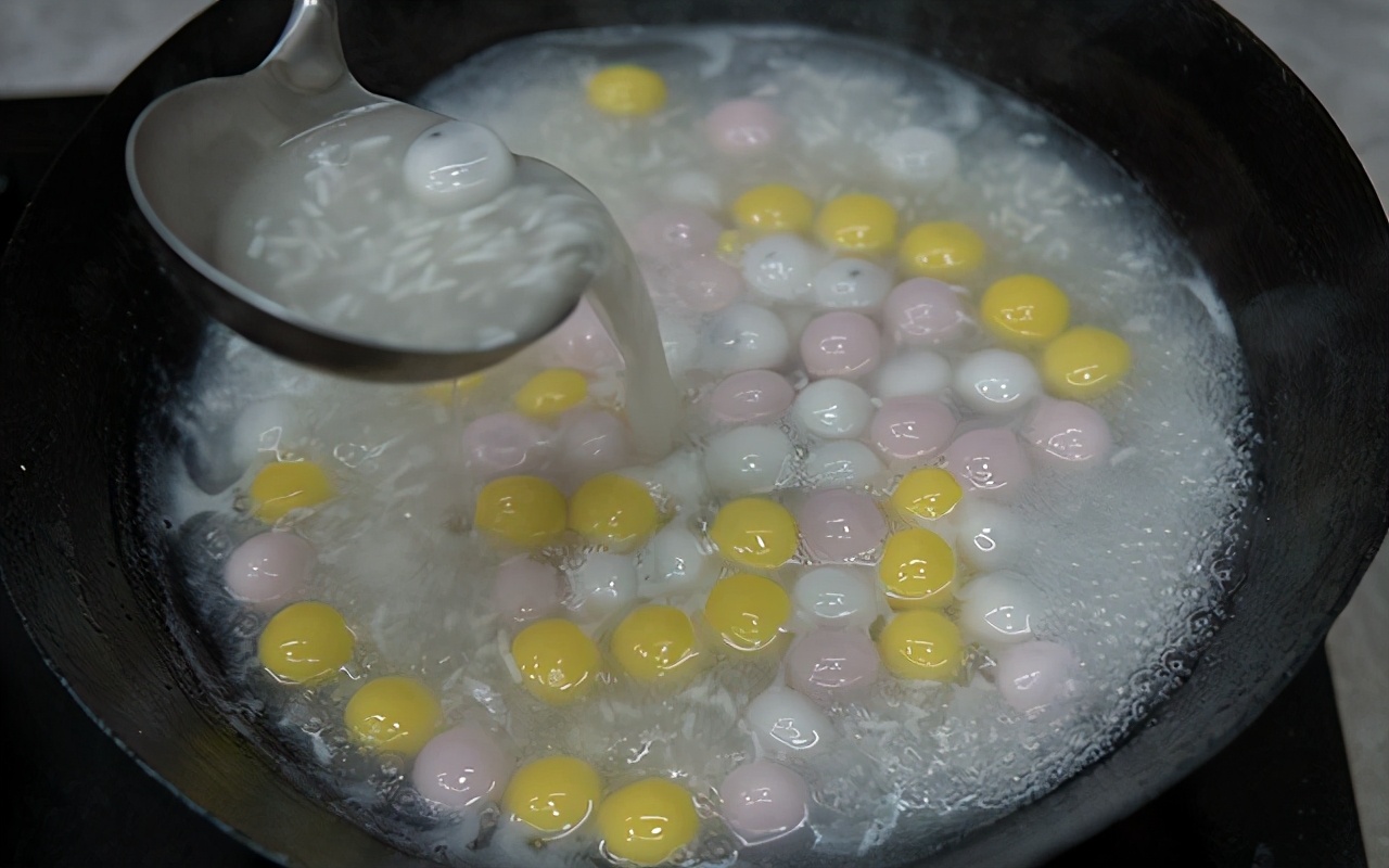 小汤圆甜汤的做法大全（甜而不腻的汤圆做法）