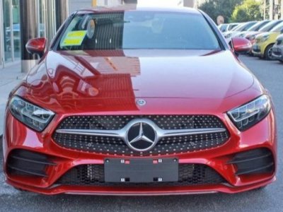 ​气场强大，原来《都挺好》中明玉的座驾是这款奔驰，来一起欣赏