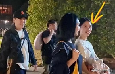 ​朱茵女儿罕见露面！13岁身高才1米5，颜值不如妈，和黄贯中长太像