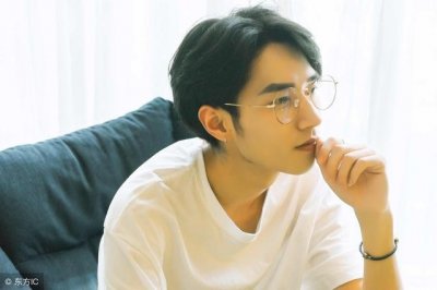 ​小说：她被他一度威胁，甚至还被媒体爆料丑闻，经理很是担心