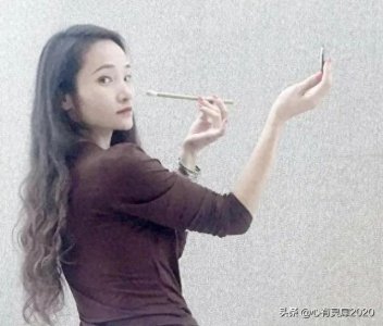 ​工笔画女画家罗寒蕾笔下的女性人物形象—勾勒简单，清澈如水