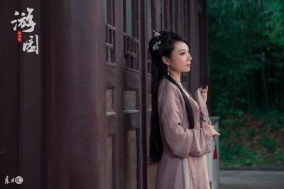 ​小说：凌府小姐被家奴凌辱，王爷赶来废了家奴双手，她：求抱抱