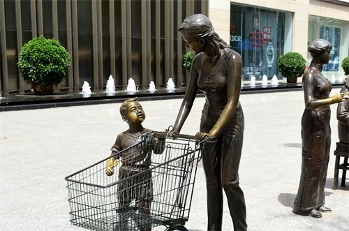 保定街拍，品赏保定府朝阳北大街保百购物广场及附近的城市雕塑