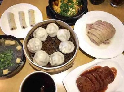 ​南京紫峰大厦：城市之巅的观光与休闲胜地