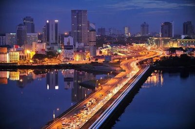​马来西亚第二大城市，有“小汕头”之称，与新加坡一桥之隔