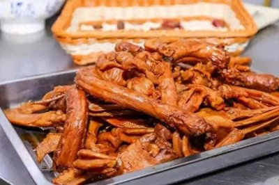 ​你敢信？熟食店1斤鲜牛肉卤‍‌出2斤，生意惨淡的真相竟是……