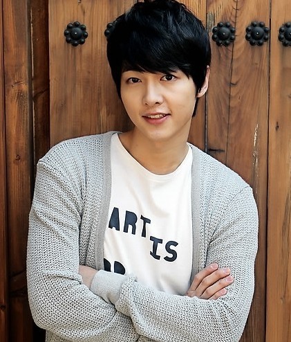 《太阳的后裔》宋仲基童年长这样？学生时代的他堪称学霸+校草