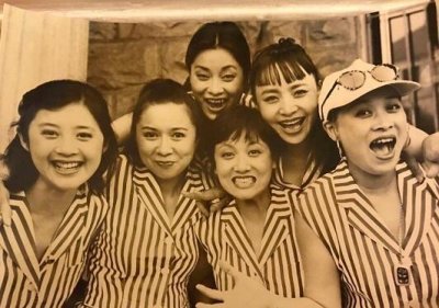 ​回忆杀！那英晒20年前合影 蔡明毛阿敏邓婕宋丹丹少女感十足