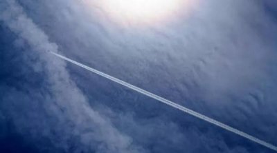 ​飞机云是怎么形成的