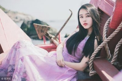 ​小说：他不顾她的挣扎，忽然俯身一下子狠狠吻住她娇嫩的双唇