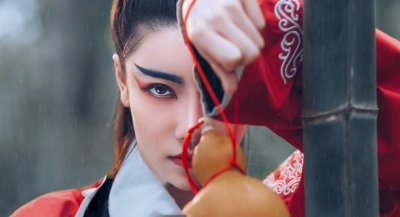 ​小说：“来呀，快救我出去呀！”那销魂荡魄的声音再次响起。