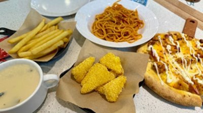 ​2025年必胜客新菜单一个“降”字定乾坤，它要做美版萨莉亚？