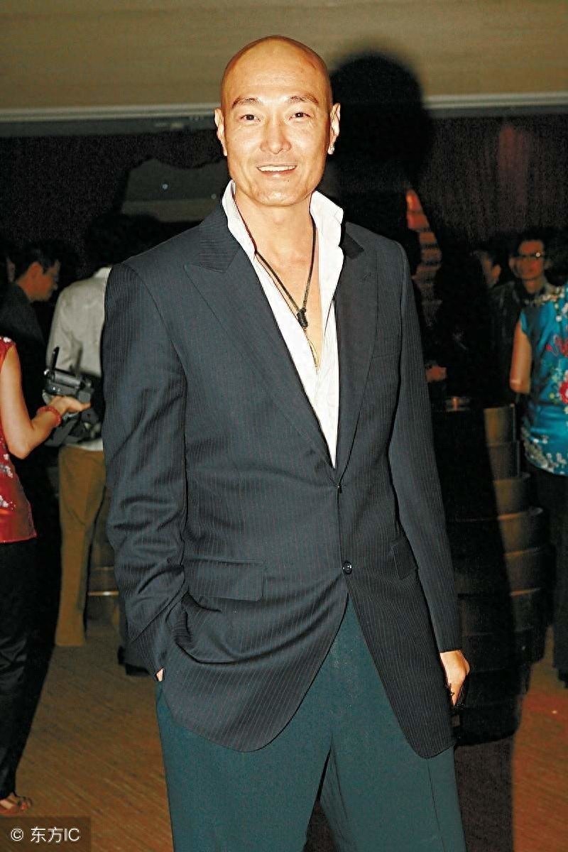 《古惑仔》的方婷，样靓身材正，她的前夫是“洪兴”其中一位堂主