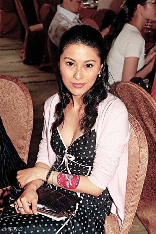 《古惑仔》的方婷，样靓身材正，她的前夫是“洪兴”其中一位堂主