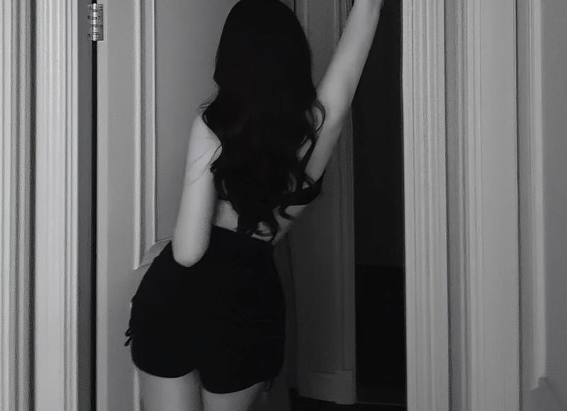 暗恋你的人都逃不过这十五种行为(暗恋你的人会永远把你放在心里吗)