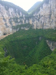 重庆两个天坑地缝,一个贵为世界遗产,一个仍努力正名
