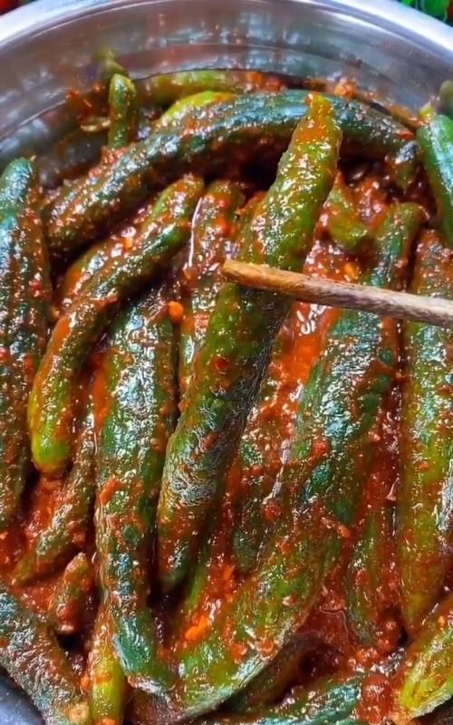 怎么腌黄瓜又脆又绿又不坏,黄瓜怎么腌制又脆又绿又好吃