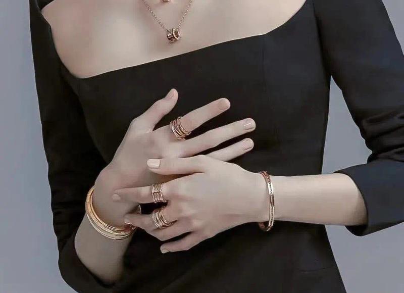 粉色玫瑰代表（粉色玫瑰代表什么花语）