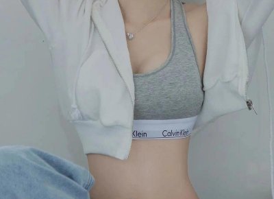 ​李谷一的历任丈夫（72岁李谷一全家福曝光）