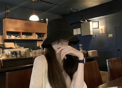 ​爱情就像拉屎，结束的时候总是忍不住回头看一眼