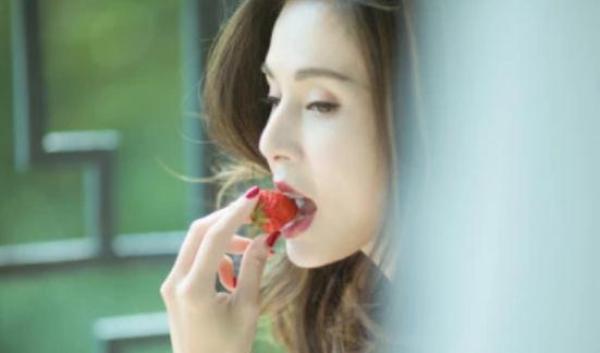 还记得《神雕侠侣》小龙女吗?近照曝光,网友:吃“不老丹”了