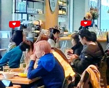 ​玄彬夫妇恩爱画面曝光：孙艺珍眼里只有丈夫