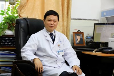​他任职协和，潜心抗癌研究40年，取得乳腺癌治疗重大成果，已当选为院士