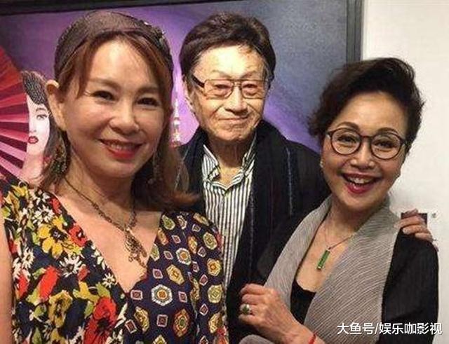 自称有2.5段婚姻, 50岁恋上17岁少女生一子, 妻子大方当亲儿子养